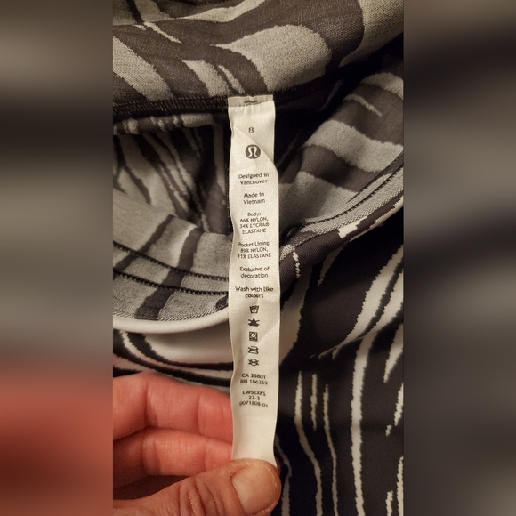 lululemon athletica Black and White Patterned Leggings - Picture 4 of 7